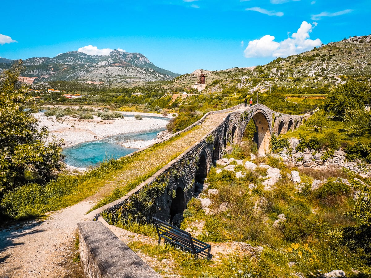 Der Albanien Urlaub Tipp Historische Mesi Brücke bei Shkodra