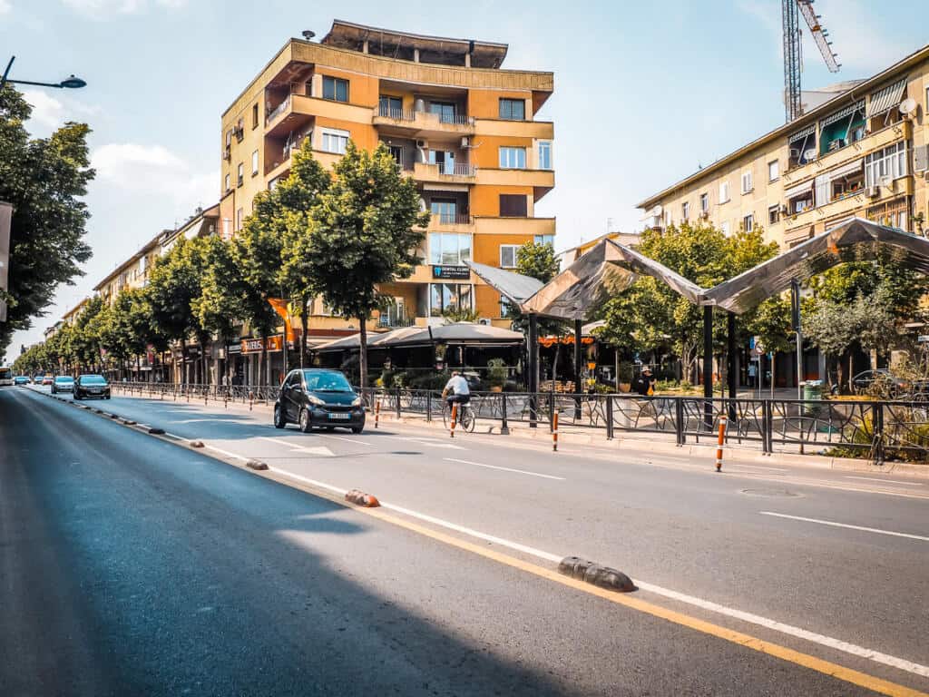 Ist-Urlaub-in-Albanien-gefaehrlich_Tirana-Strassen