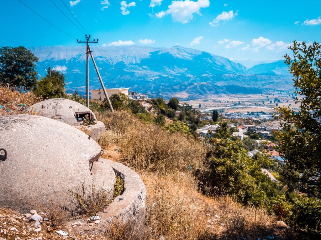 Bunker aan de zuidelijke rand van Gjirokastra