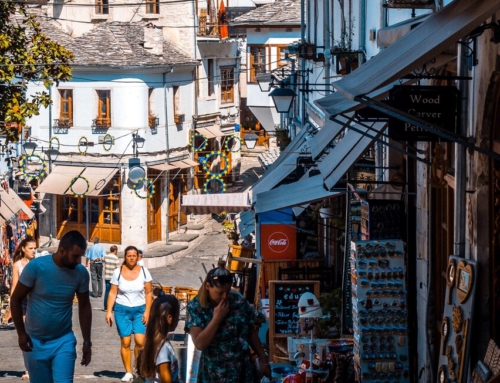 Gjirokaster, Albanien: Reiseführer zur schönsten Osmanischen Stadt des Landes