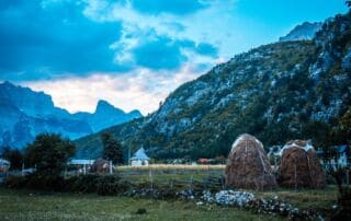 Wandeling van Theth naar Valbona Start in Theth Valley Albanië