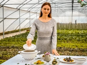 Blerina im Gewächshaus nahe Tirana