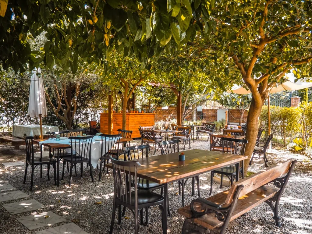 Blerina Agrotourism Tirana Gemütlicher Außenbereich eines Restaurants