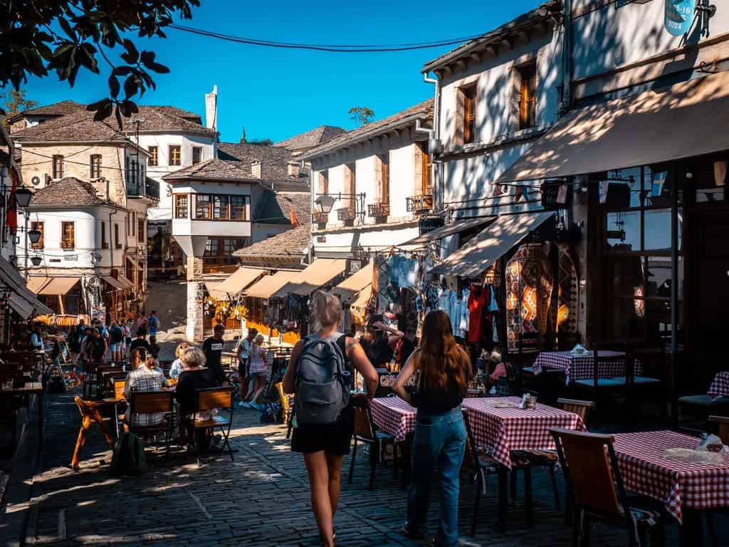 Gjirokastra Basarviertel mit Souvenirläden