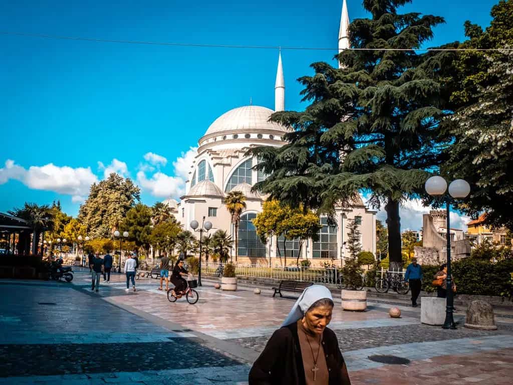 Ebu Bekr (albanisch Xhamia Ebu Bekër oder Xhamia e Ebu Bekërit), die Hauptmoschee von Shkodra