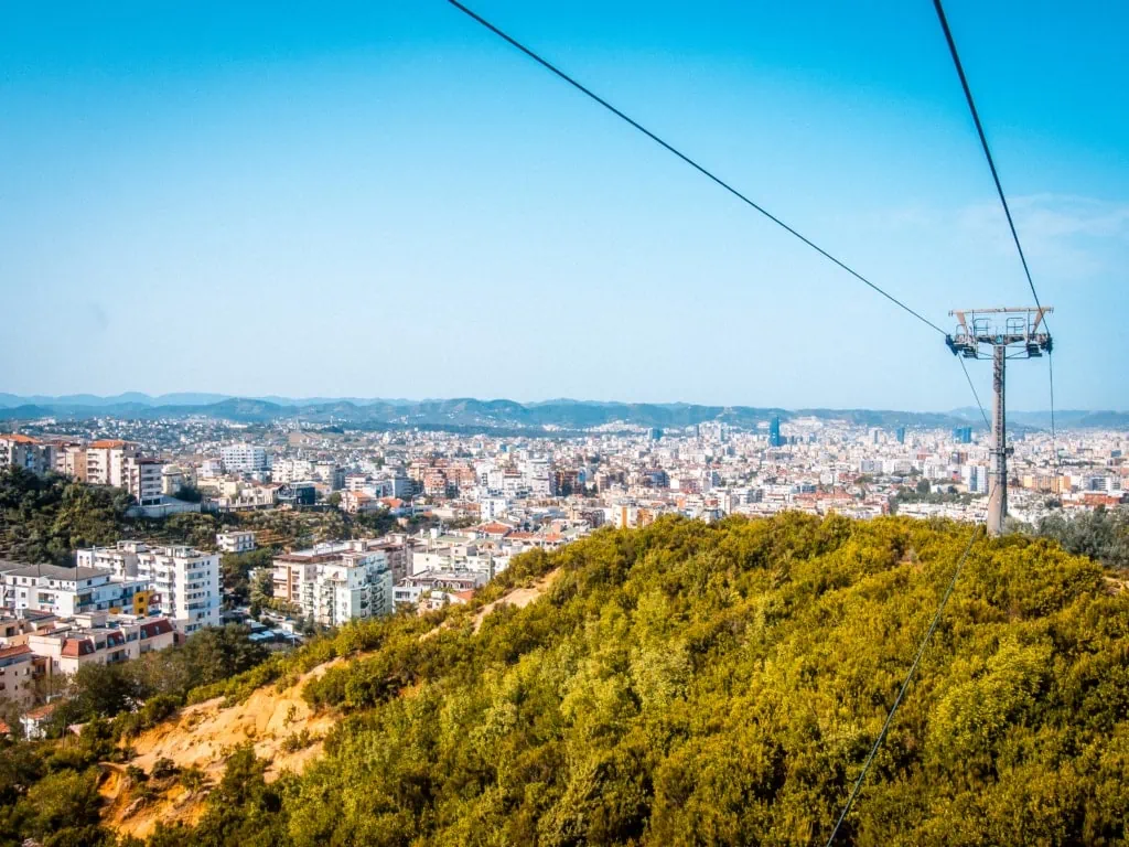 Blick auf Tirana Albanien vom Berg Dajti aus