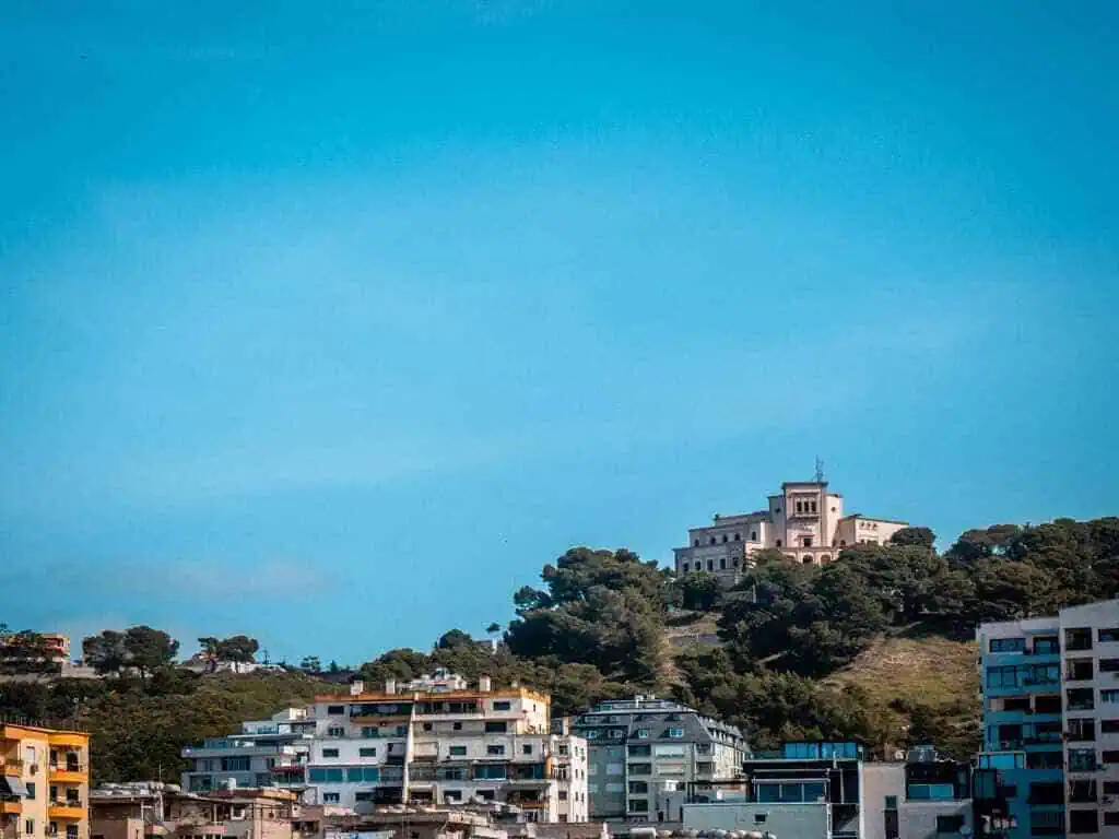 Durres Bezienswaardigheden Koningsvilla Zog op de heuvel