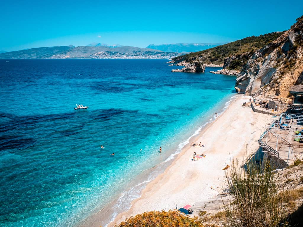 Plaża Shpella e Pellumbave w Sarandzie