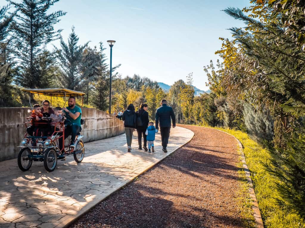 Tirana Park mit Kindern