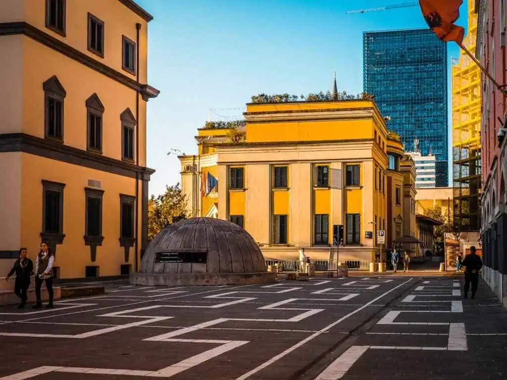 Tirana Stadtzentrum mit Bunker Museum BunkArt2