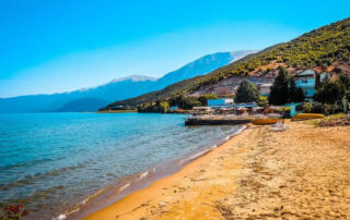 Het Meer van Ohrid is een meer dat zich uitstrekt over de bergachtige grens tussen Albanië en Noord-Macedonië. Het is een van de diepste en oudste meren van Europa.
