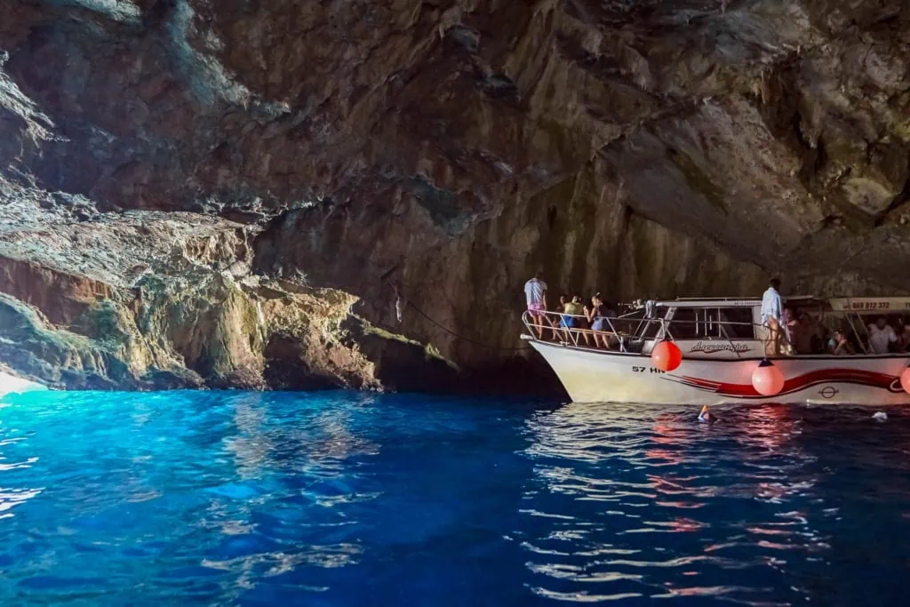 Blue Grotto Montenegro vakantie boottocht