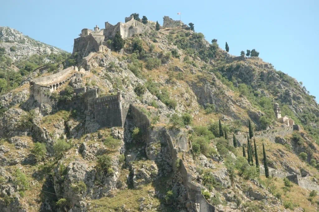 Het fort van Kotor Montenegro aan de rand van de oude stad