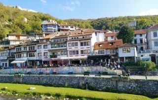 Kosovo Sehenswürdigkeiten . die Stadt Prizren am Fluss Bistrica