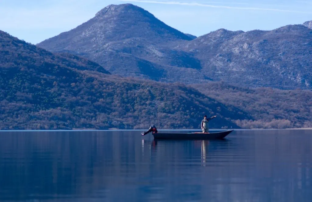 Skadar See Montenegro Skutarisee Boot mit Fischer