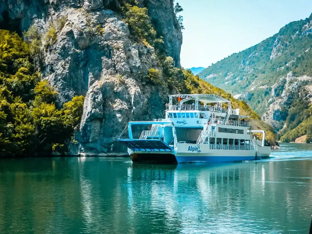 Koman See Albanien