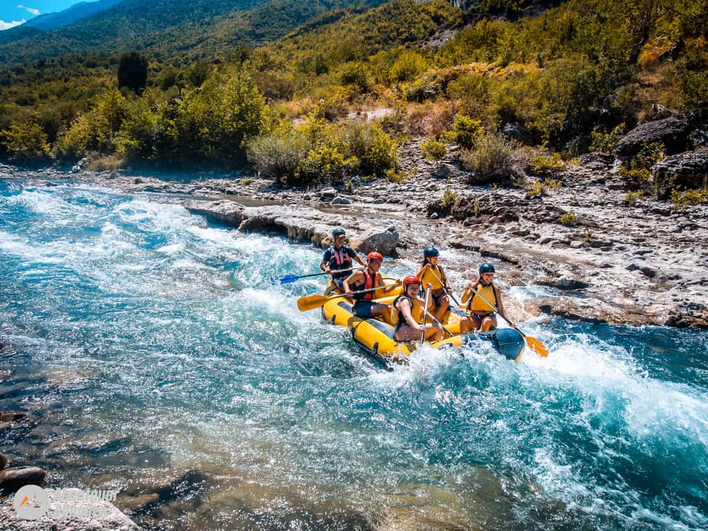 Vjosa Rafting Kayaking Paddeln Albanien