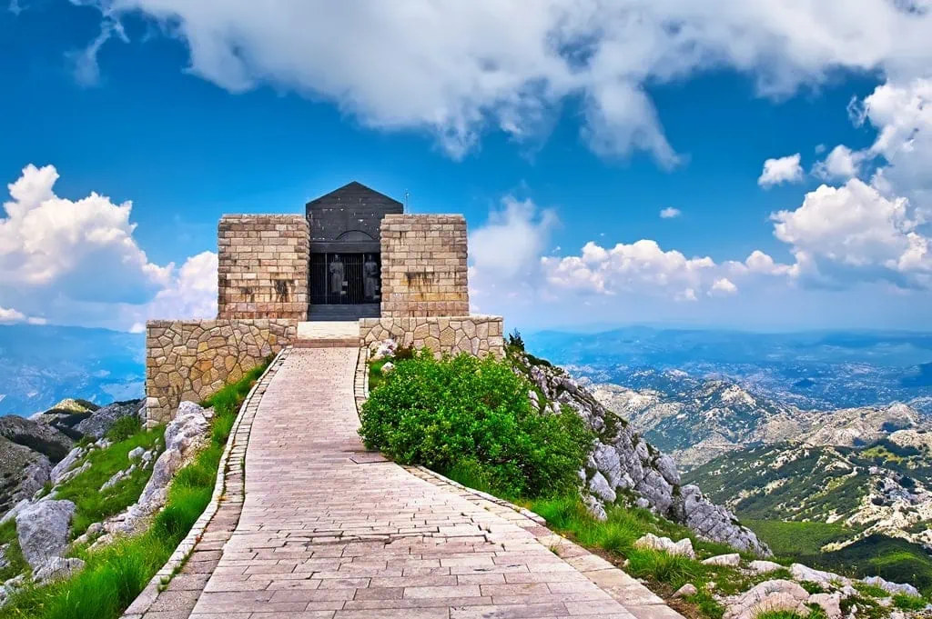 Het mausoleum van Njegos op de top van de berg Lovcen, Montenegro.