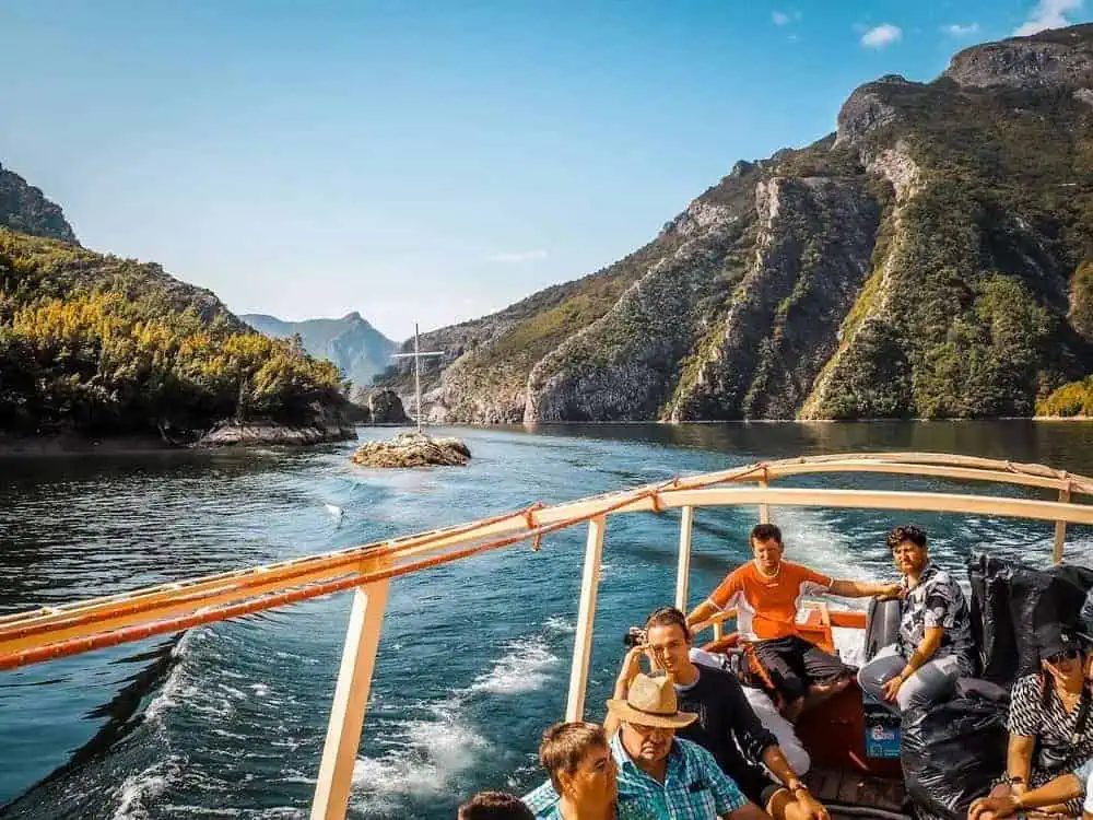 Koman See - Boot zum Shala River