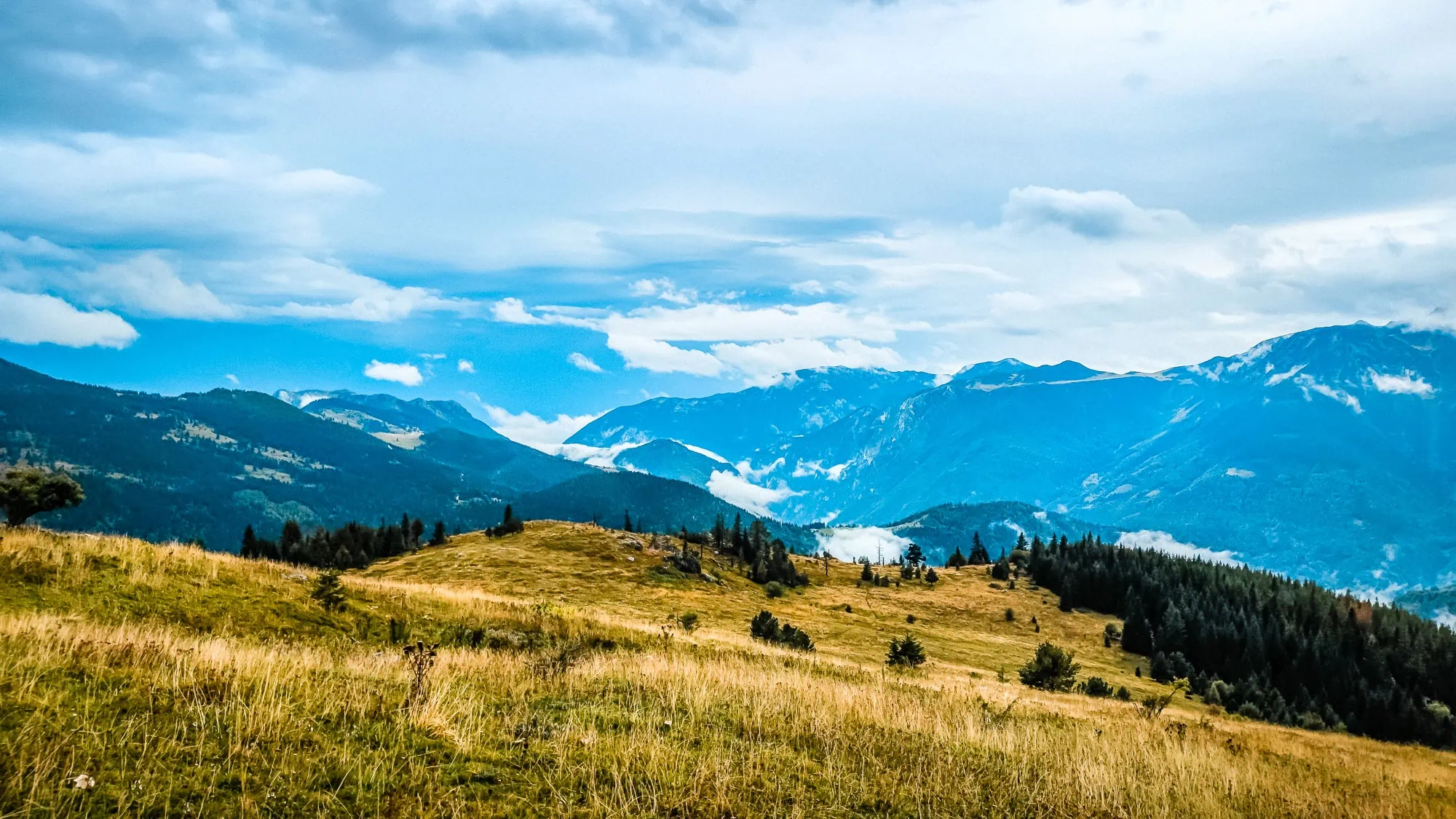 Bergen en groene heuvels Peja wandeltocht
