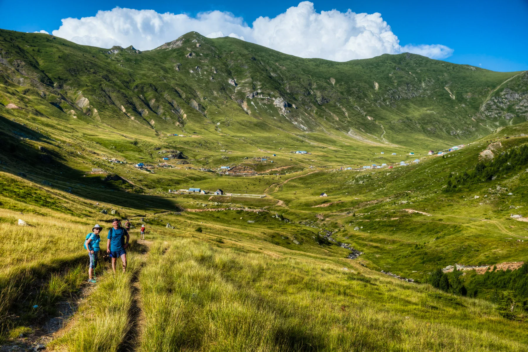 Ankunft im Dorf Doberdol, Albanien auf dem Peaks of the Balkans Trail