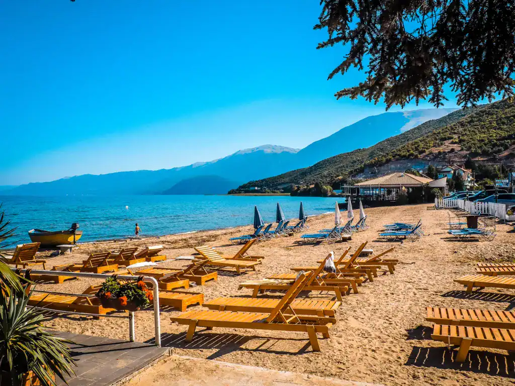 Badestrand von Tushemisht am Ohridsee