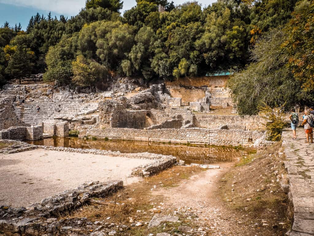 Das römische Forum im Butrint Nationalpark in Südalbanien