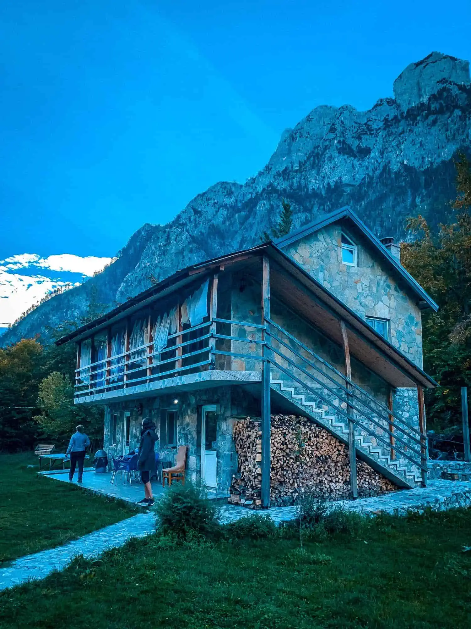 Gästehaus Valbona mit Bergen