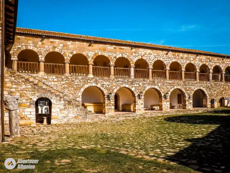 Kreuzgang im Koster von Apollonia