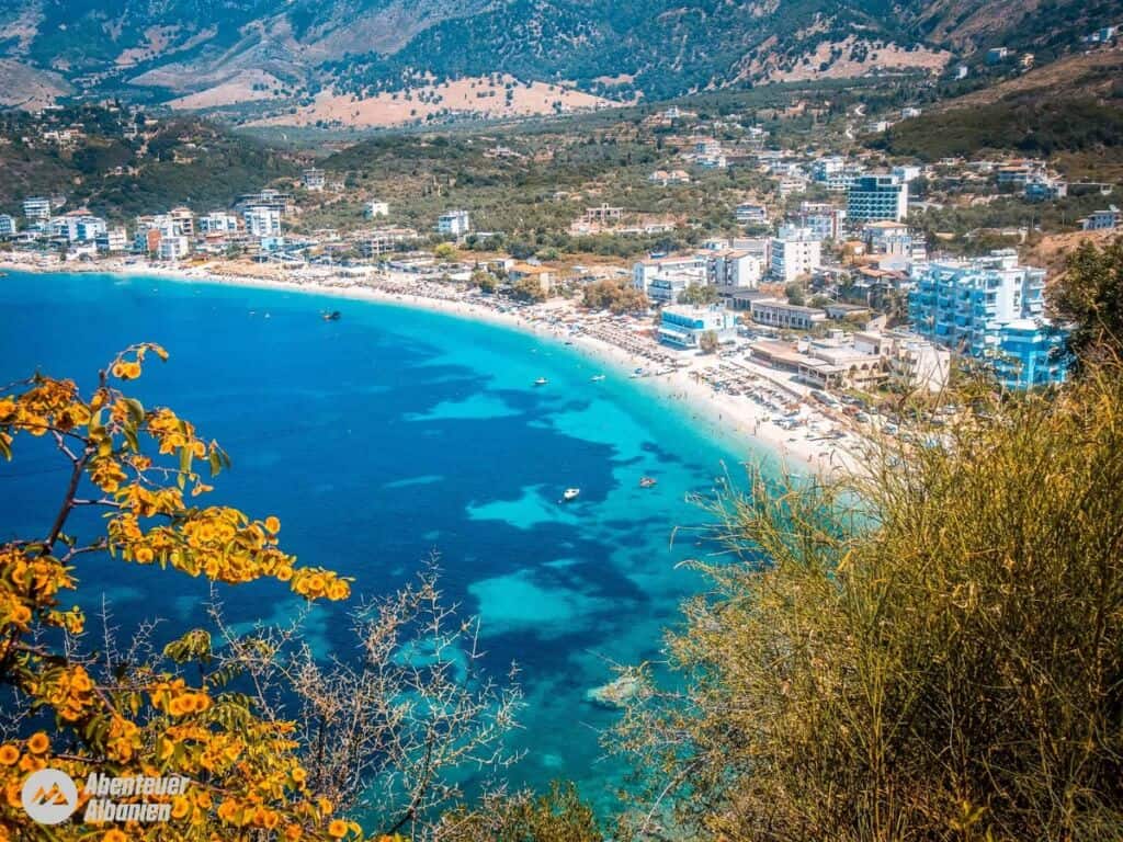 Beste Reisezeit Albanien im Sommer Himare Strand