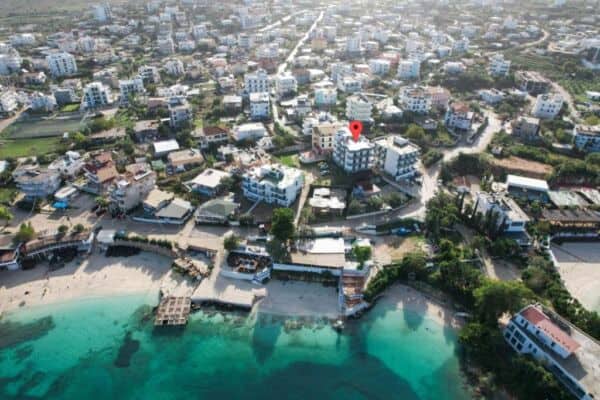 Hotel Meta Ksamil nur wenige Gehminuten vom Meer direkt am Strand