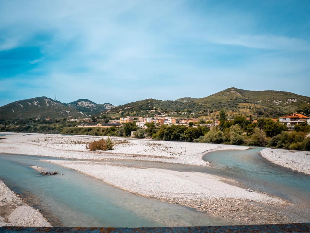 Shushice-Fluss-in-Albanien