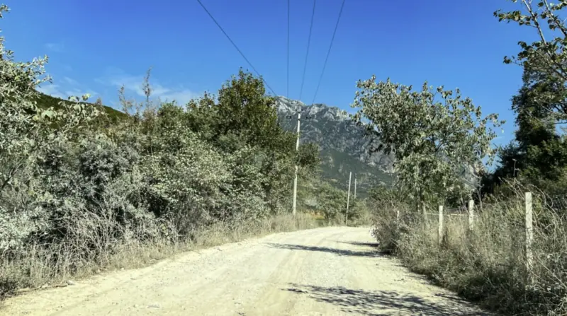 Bovilla Meer Weg Tirana