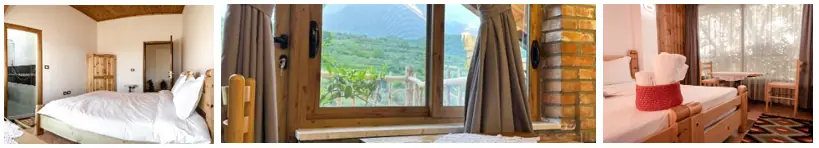 Gemütliches Schlafzimmer in Albanien mit traditionellem Holzinterieur und komfortabler Einrichtung.