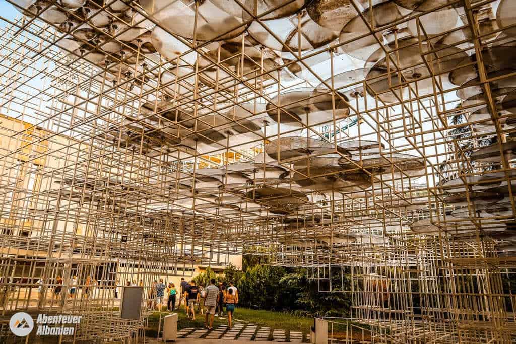 Tirana Tipps - Reiseführer: Reja - Die Wolkeninstallation