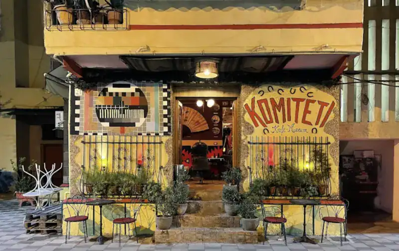 Komiteti Bar Tirana Außenansicht