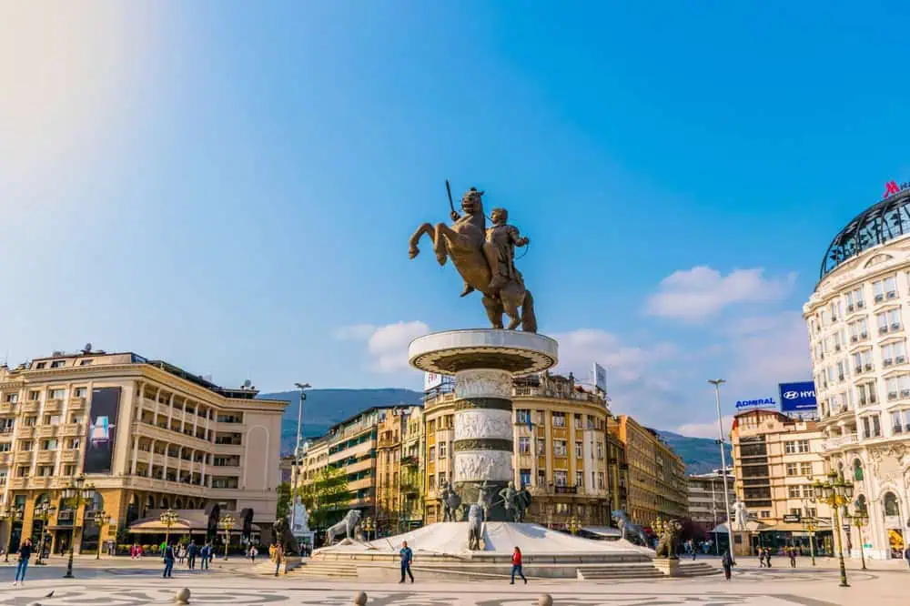 Skopje Sehenswürdigkeiten Alexander der Große Statue am Macedonia Sqaure