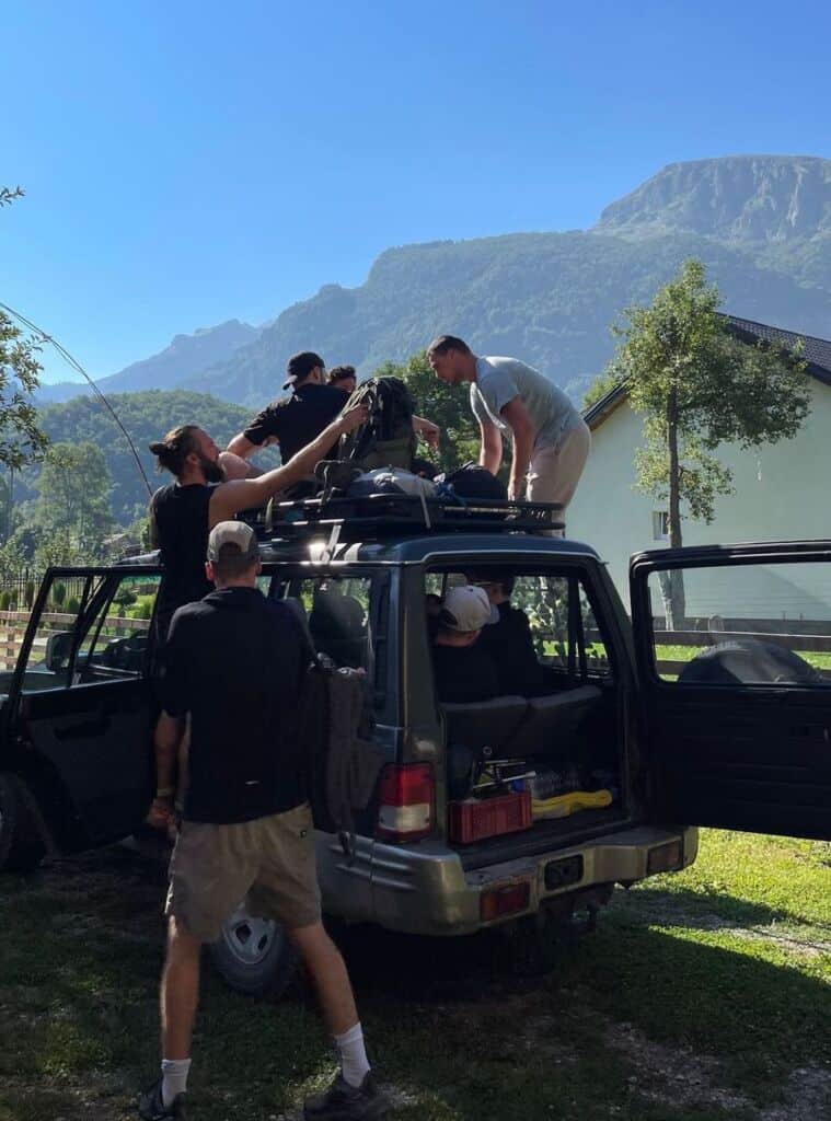 4x4 Transfer Trailhead Vusanje - Jeep beladen