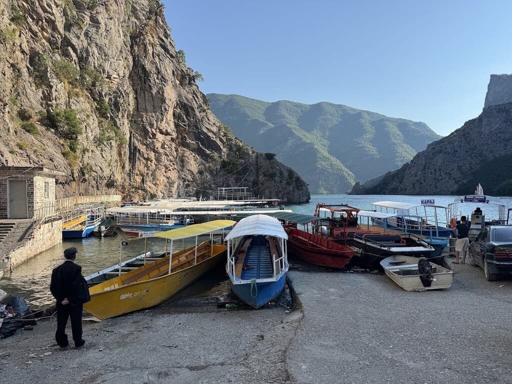 Bootsanleger Koman See Albanien