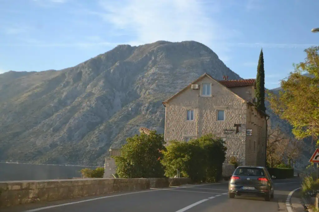 Montenegro Roadtrip Die perfekte Rundreise Route auf eigene Faust Auto