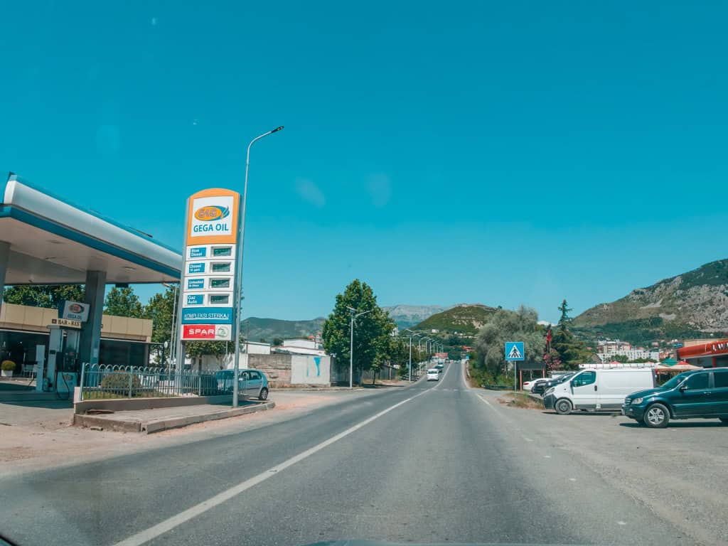 Albanien Straßen Auto fahren