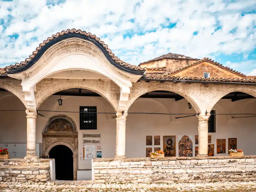 Museo Onufri de Berat_Museo de iconos bizantinos y objetos religiosos Vista exterior