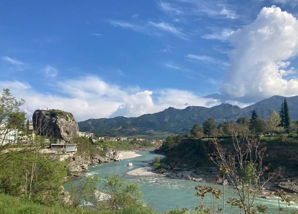Vjosa rivier bij Permet Albanië