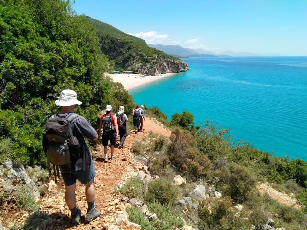 Albanischer Küstenweg Wanderung zum Gjipe Beach am Meer