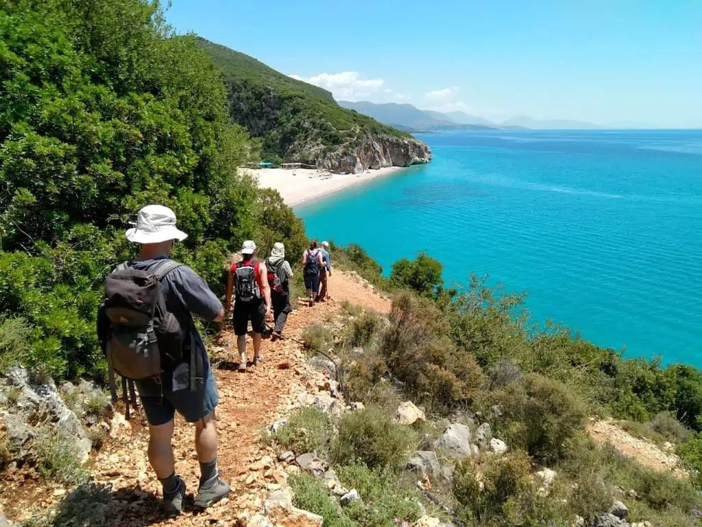Albanischer Küstenweg Wanderung zum Gjipe Beach am Meer