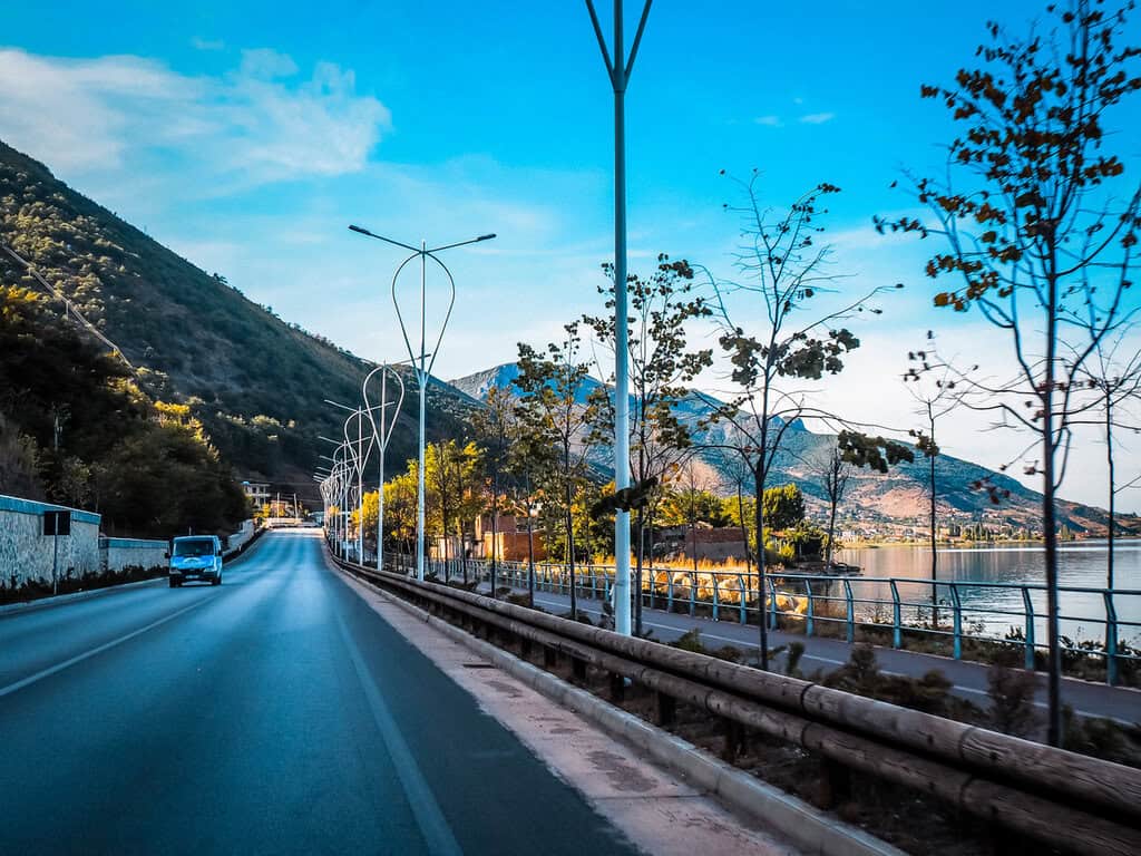 Albanien Rundreise Ohridsee Straße