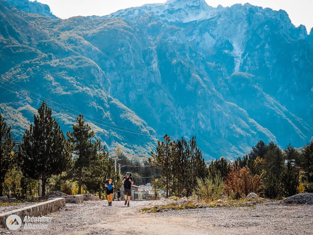 Peaks of the Balkans 10 Tage Wanderung Theth Tal Albanien