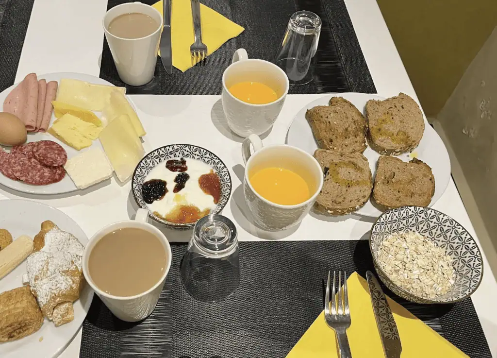 Tirana Unterkunft Frühstück