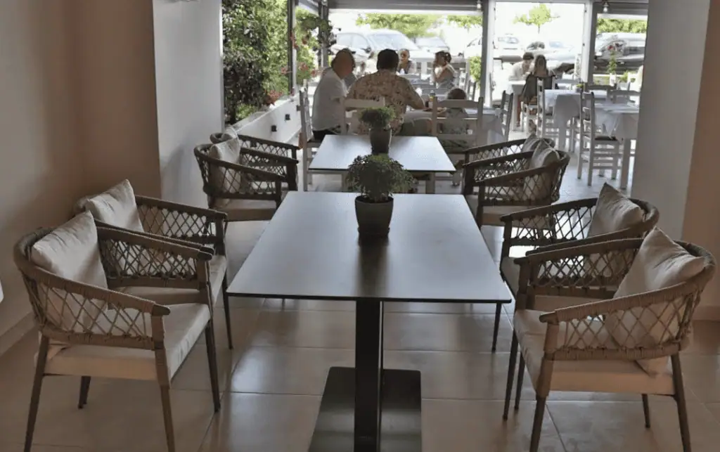 Unterkunft Himare Frühstücksraum